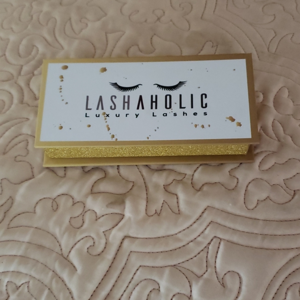 Lashaholic luxury lashes